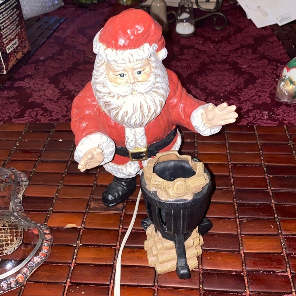 BX49 Vintage one of a kind Santa figurine with fire pit that lights up